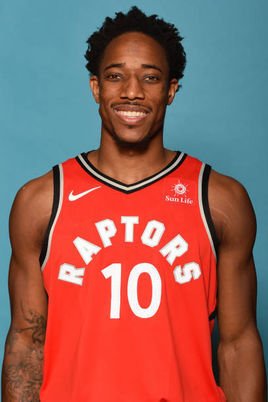 英雄联盟推出WASD操作模式，新增锁头、自瞄功能，引发争议，设计师拟调整以平衡操作难度。